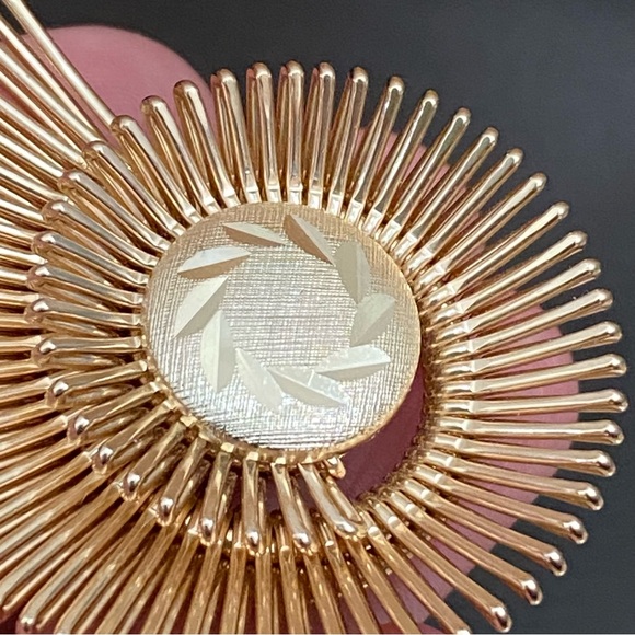 Vintage Western Germany Gold-tone Spiral Nautilus Scarf Clip - Picture 5 of 12